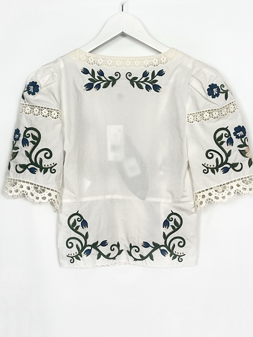 Farm Rio Countryside Lane Embroidered Short Sleeve Blouse NWT XS - Picture 8 of 9